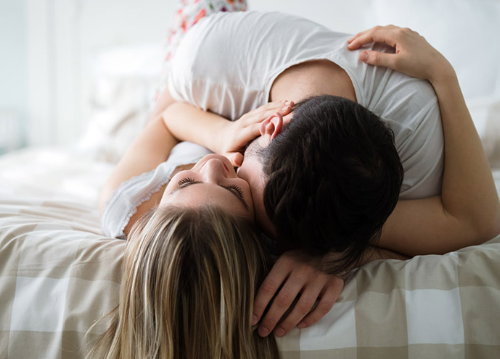 Quan hệ nhanh ra (xuất tinh nhanh) có sao không? Cách cải thiện hiệu quả